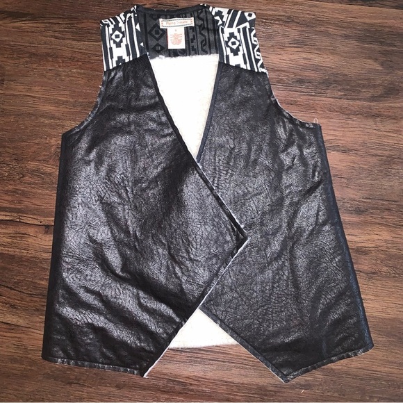 Flying Tomato 100% polyester black faux leather & sherpa vest EUC size‎ small - Picture 5 of 7